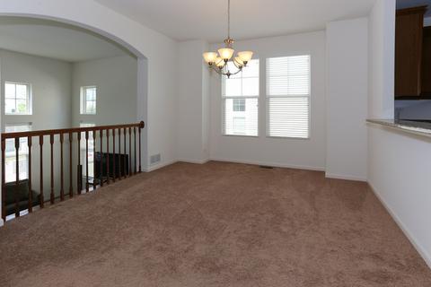 443 Plaza Pl, Aurora, IL 60504 photo 4