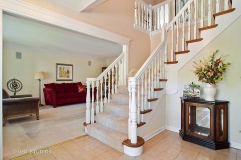 645 Maplewood Dr, Wheaton, IL 60189 photo 6