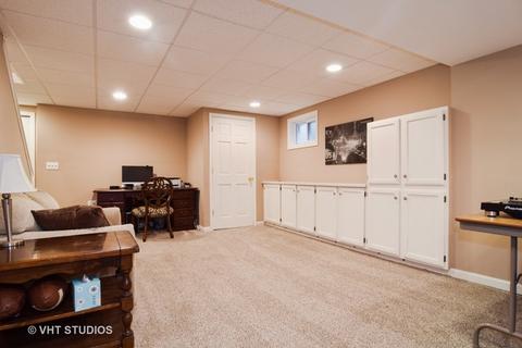 645 Maplewood Dr, Wheaton, IL 60189 photo 17