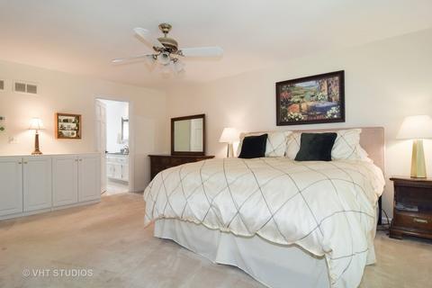 645 Maplewood Dr, Wheaton, IL 60189 photo 9
