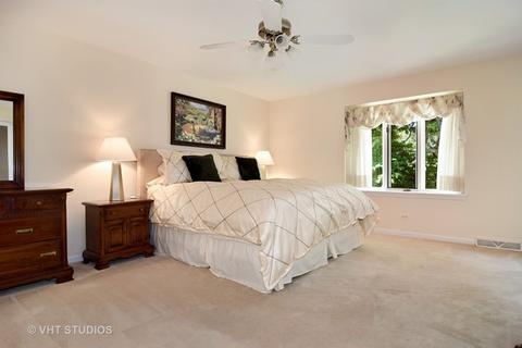 645 Maplewood Dr, Wheaton, IL 60189 photo 10