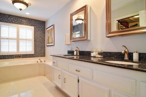 645 Maplewood Dr, Wheaton, IL 60189 photo 12