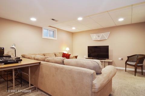 645 Maplewood Dr, Wheaton, IL 60189 photo 18