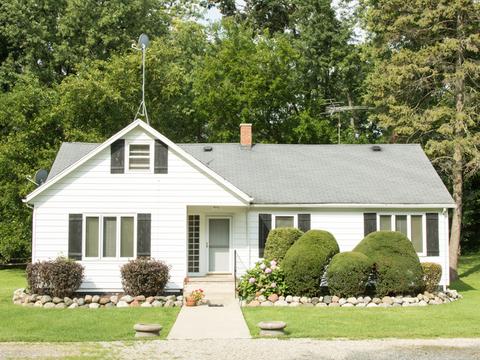 2805 N Bayview Ln, Mchenry, IL 60051 photo 1