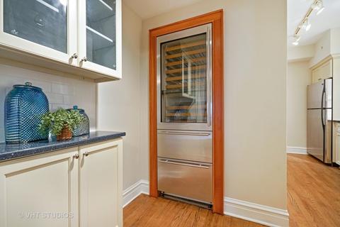 210 E Pearson St #11B, Chicago, IL 60611 photo 4