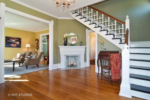 520 N West St, Wheaton, IL 60187 photo 3