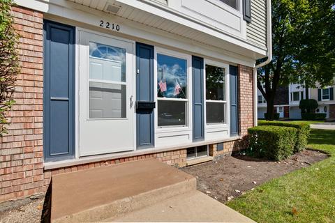 2210 Stratham Pl, Hoffman Estates, IL 60169 photo 3
