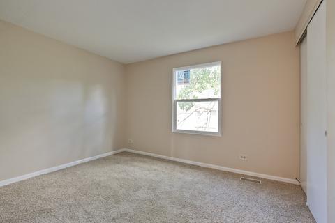 2210 Stratham Pl, Hoffman Estates, IL 60169 photo 17