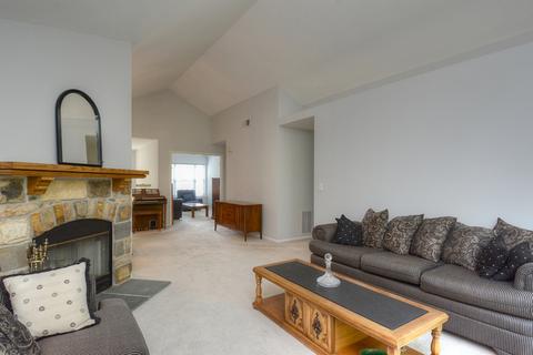 401 Cromwell Cir #3, Bartlett, IL 60103 photo 8