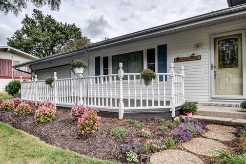 1301 Tyler Ln, Elgin, IL 60123 photo 2