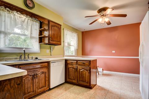 1301 Tyler Ln, Elgin, IL 60123 photo 7