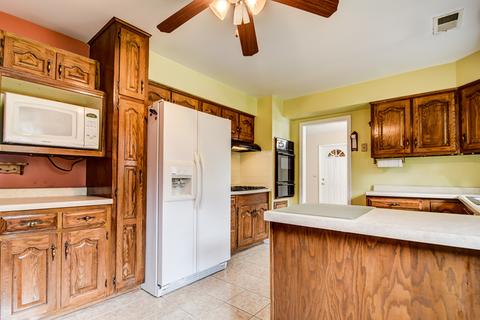 1301 Tyler Ln, Elgin, IL 60123 photo 8