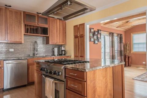 1550 Caldwell Ln, Hoffman Estates, IL 60169 photo 2