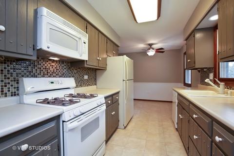 9 N760 Tipi Ln, Elgin, IL 60123 photo 4