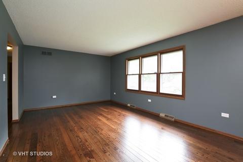 9 N760 Tipi Ln, Elgin, IL 60123 photo 2
