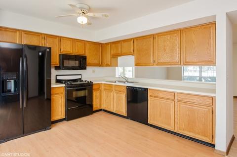 1301 Concord Dr, Elgin, IL 60120 photo 4