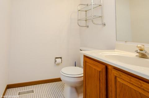 1301 Concord Dr, Elgin, IL 60120 photo 12