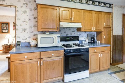 422 E 3rd St, Lockport, IL 60441 photo 9