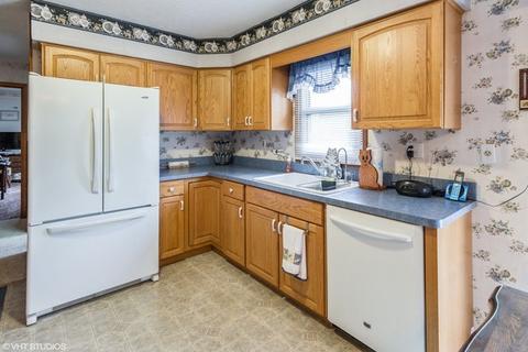 422 E 3rd St, Lockport, IL 60441 photo 8