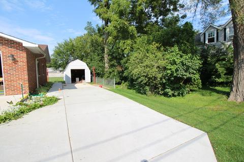 422 E 3rd St, Lockport, IL 60441 photo 3