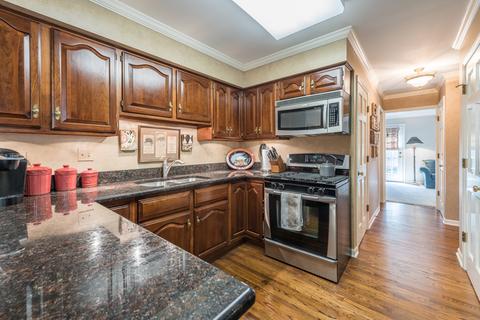2056 Creekside Dr, Wheaton, IL 60189 photo 8