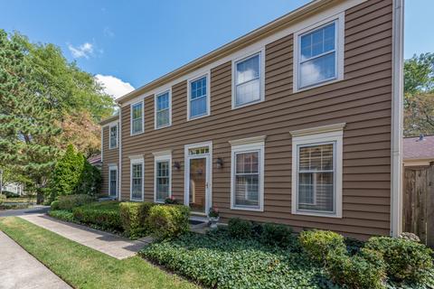 2056 Creekside Dr, Wheaton, IL 60189 photo 1