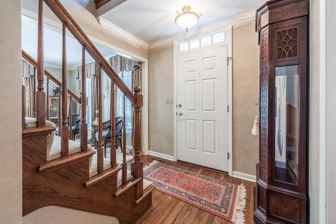 2056 Creekside Dr, Wheaton, IL 60189 photo 4