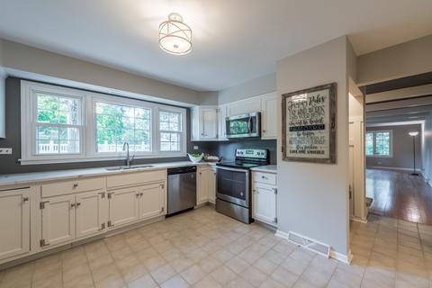 192 E Thompson Dr, Wheaton, IL 60189 photo 14