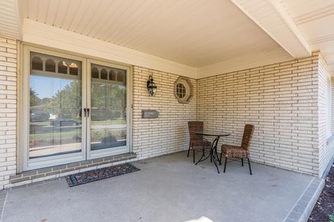 192 E Thompson Dr, Wheaton, IL 60189 photo 3