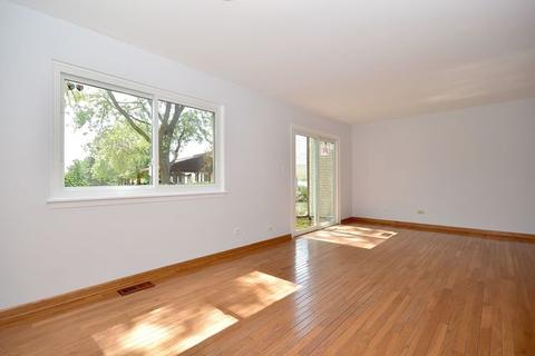 1661 Ottawa Ct, Wheeling, IL 60090 photo 5