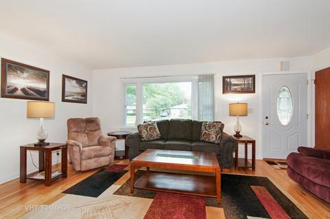 1671 Bartson Ln, Aurora, IL 60505 photo 4