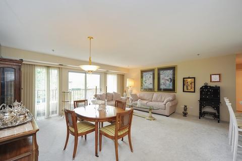 411 Kelburn Rd #226, Deerfield, IL 60015 photo 3