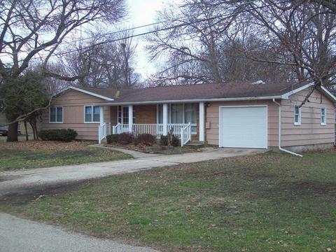 308 S Main St, Walnut, IL 61376 photo 1