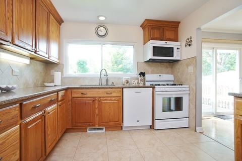1309 Palm Dr, Wheeling, IL 60090 photo 3