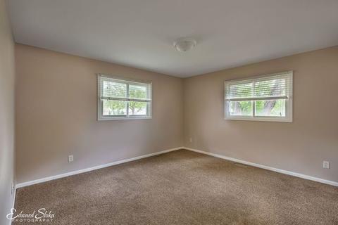 4805 Willow Ln, Mchenry, IL 60050 photo 5