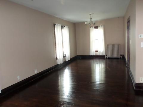 473 Jackson St, Aurora, IL 60505 photo 4