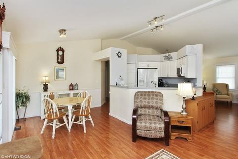 436 Hampton St, Cary, IL 60013 photo 5