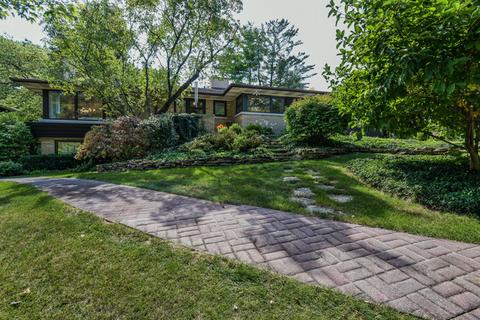 831 Edgewater Dr, Naperville, IL 60540 photo 1
