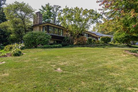 831 Edgewater Dr, Naperville, IL 60540 photo 2