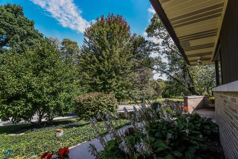 831 Edgewater Dr, Naperville, IL 60540 photo 4
