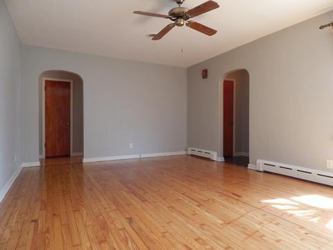 828 E 11th St, Lockport, IL 60441 photo 2