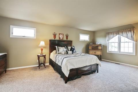 2790 Colonial Dr, Elgin, IL 60124 photo 9