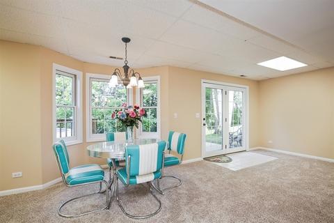 2790 Colonial Dr, Elgin, IL 60124 photo 16