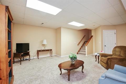 2790 Colonial Dr, Elgin, IL 60124 photo 15