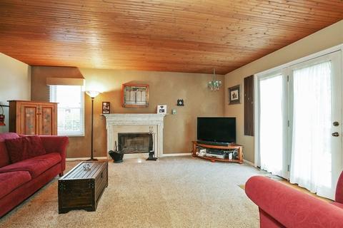 2790 Colonial Dr, Elgin, IL 60124 photo 8
