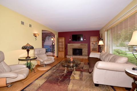 2820 Cherry St, Park Ridge, IL 60068 photo 2