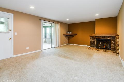 1260 Crestview Dr, Elgin, IL 60123 photo 5