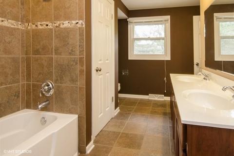 1260 Crestview Dr, Elgin, IL 60123 photo 6