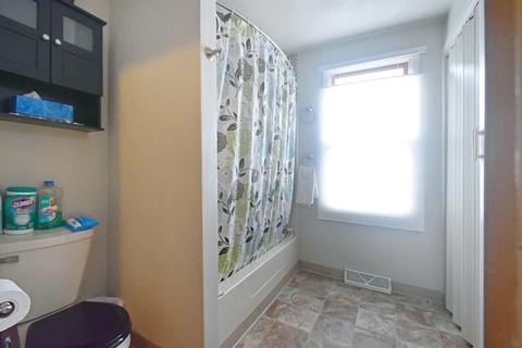 523 W Addison St, Freeport, IL 61032 photo 7