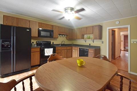 523 W Addison St, Freeport, IL 61032 photo 8